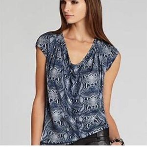 Bcbgmaxxazria navy blue snake print top